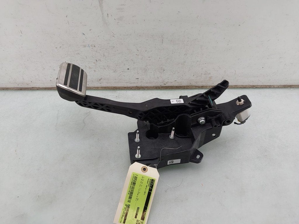 PEDALE DE FREIN ABS 208 II (UB / UH / UP) (|9824305280|), Kontakt-peugeot@peugeot.com, Utilisé, Peugeot Deutschland GmbH, Bahnhofsplatz
65423  Rüsselsheim, DE