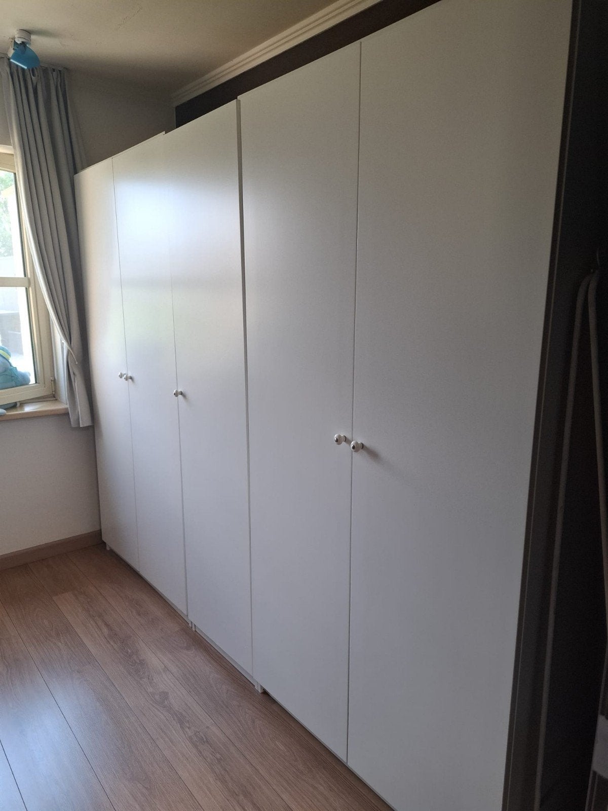 Armoire blanche, Enlèvement