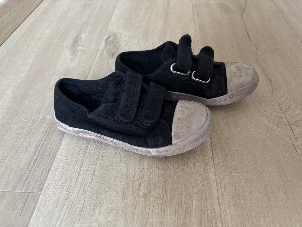 zwarte turnschoenen met witte zool maat 31, Sports & Fitness, Gymnastique, Enlèvement ou Envoi, Utilisé, Chaussons de gymnastique