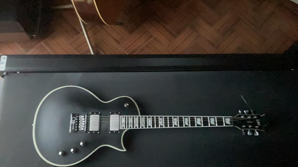 ESP LTD Deluxe EC-1000T CTM Evertune Black gitaar, Musique & Instruments, Instruments à corde | Guitares | Électriques, Comme neuf