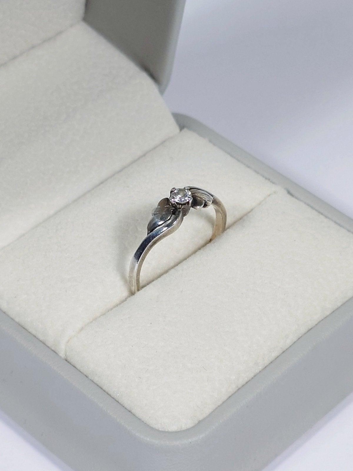 Bague en argent avec pierre, Bijoux, Sacs & Beauté, Bagues, Enlèvement ou Envoi, Plus petit que 17, Comme neuf, Femme