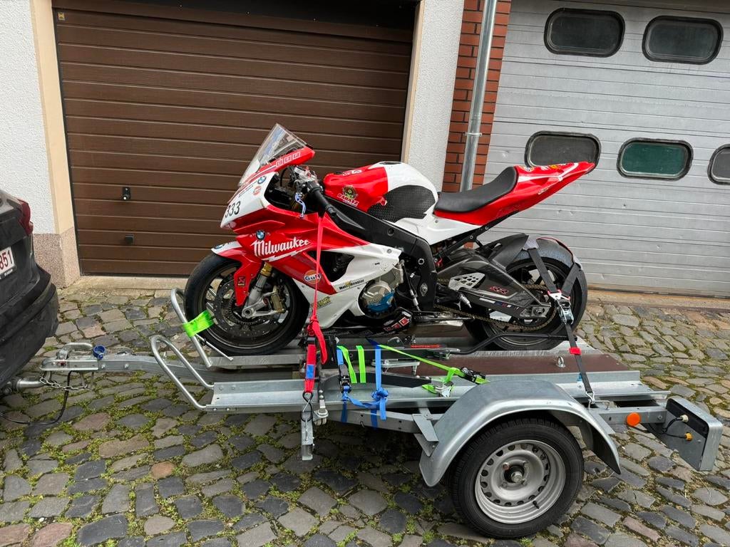 Moto remorque te huur