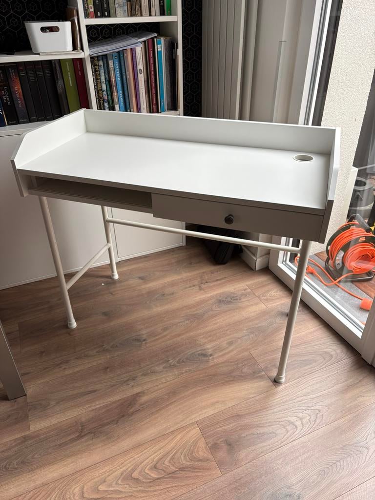 IKEA Hauga bureau 100x45x84 wit, als nieuw, Huis en Inrichting, Bureaus, Ophalen, Hout, In hoogte verstelbaar, 45 cm