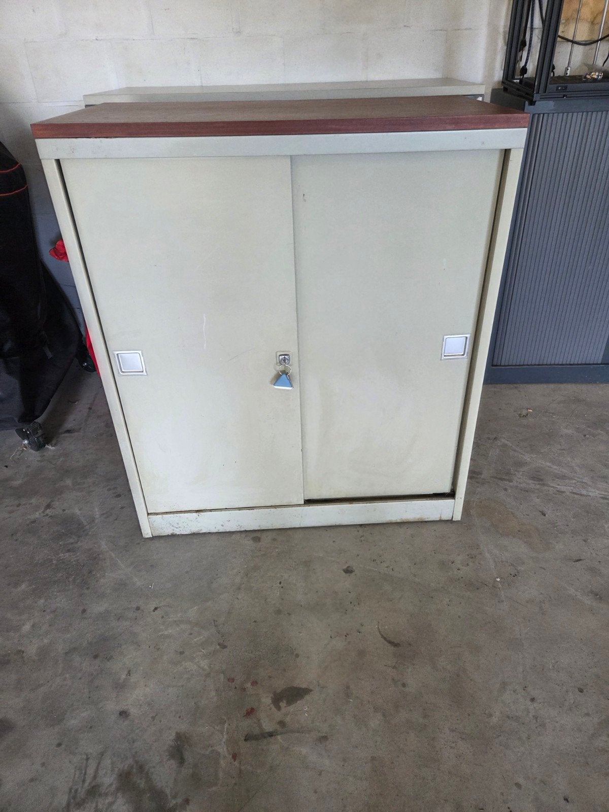 Vintage metalen kast, Huis en Inrichting, Kasten | Roldeurkasten en Archiefkasten, Ophalen