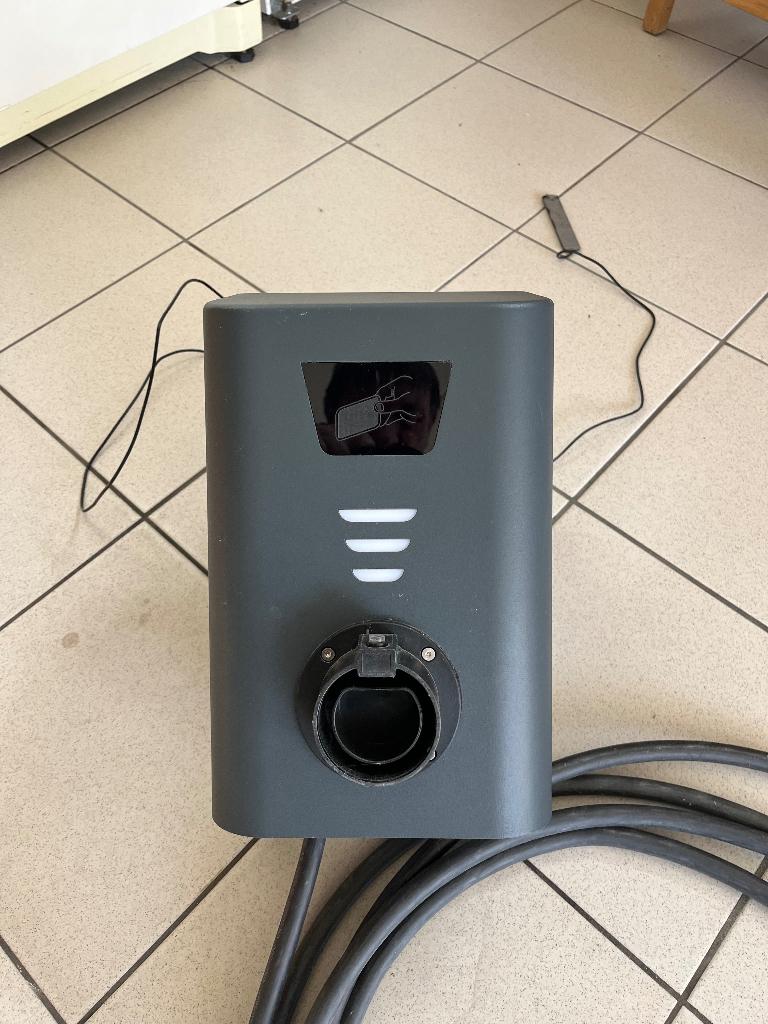 Borne de recharge - Chargepoint Neon Smart, Enlèvement, Utilisé, Borne de recharge et Câble de charge