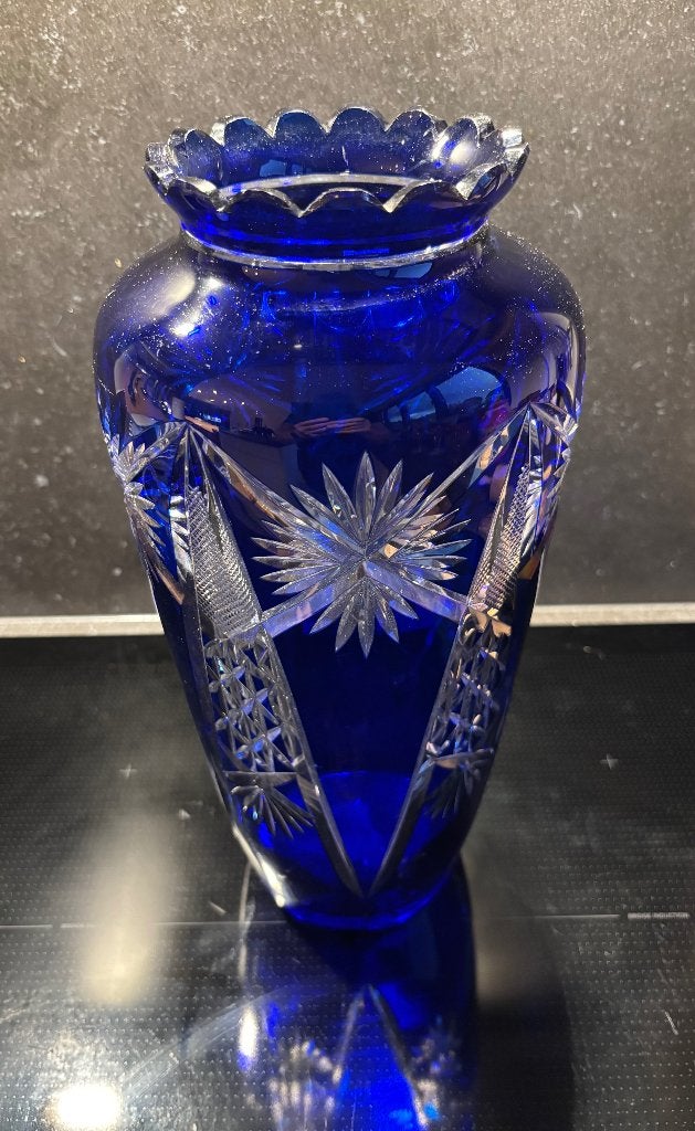Vase en cristal de Bohême, Enlèvement