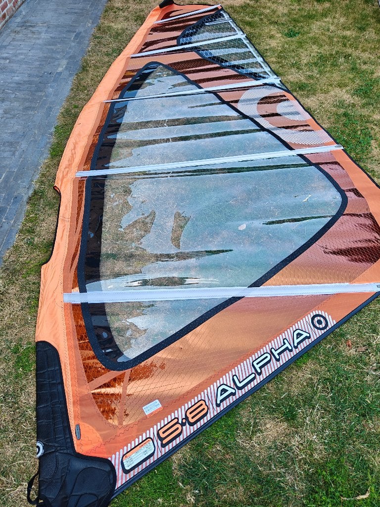 Neilpryde Alpha 5.8 zo goed als nieuw, Sports nautiques & Bateaux, Planche à voile, Comme neuf, Enlèvement, Neilpryde, Voile