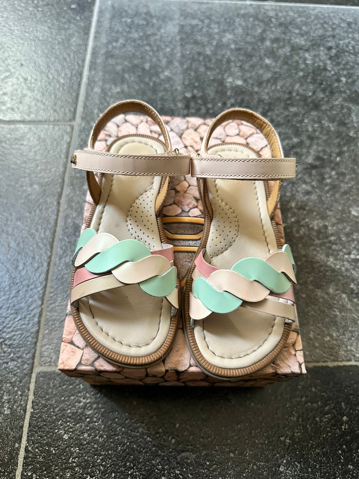 Meisjessandalen, merk Stones and Bones, maat 28, Kinderen en Baby's, Ophalen of Verzenden, Zo goed als nieuw