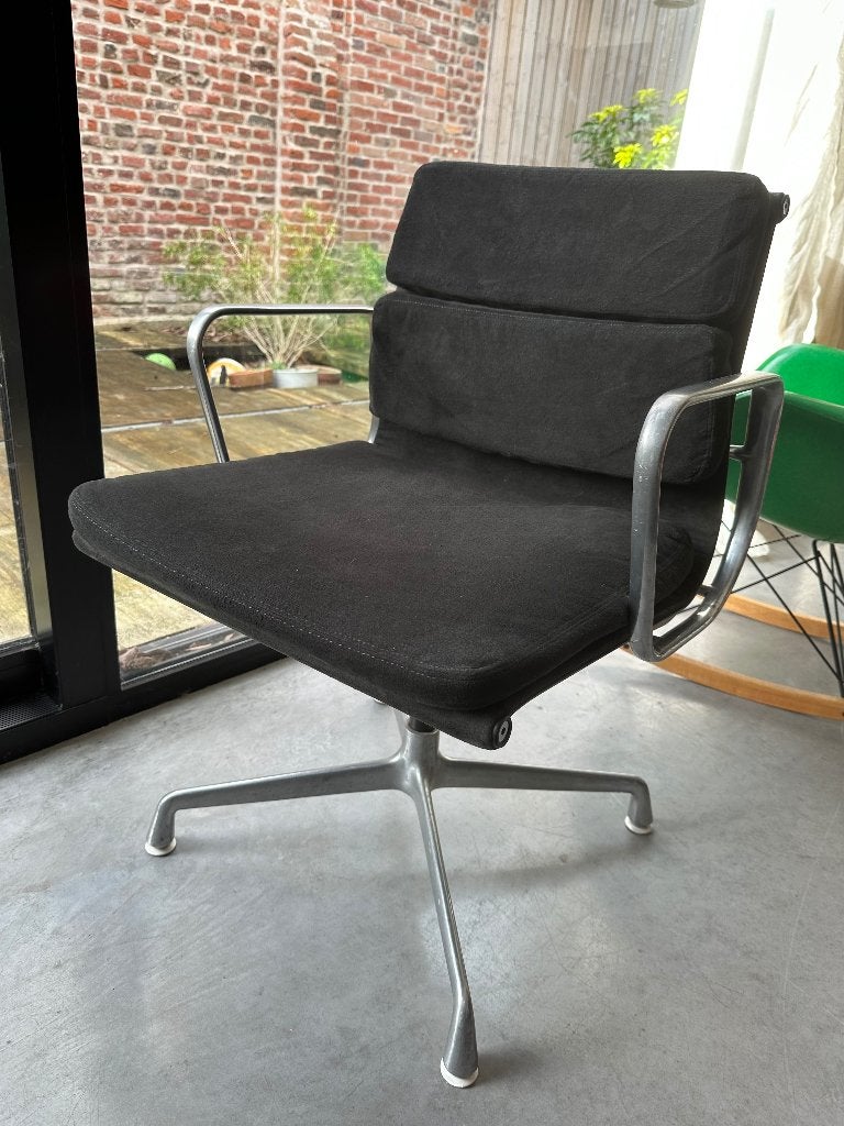 Fauteuil Soft Pad Eames EA207 Alcantara Herman Miller, Ophalen of Verzenden