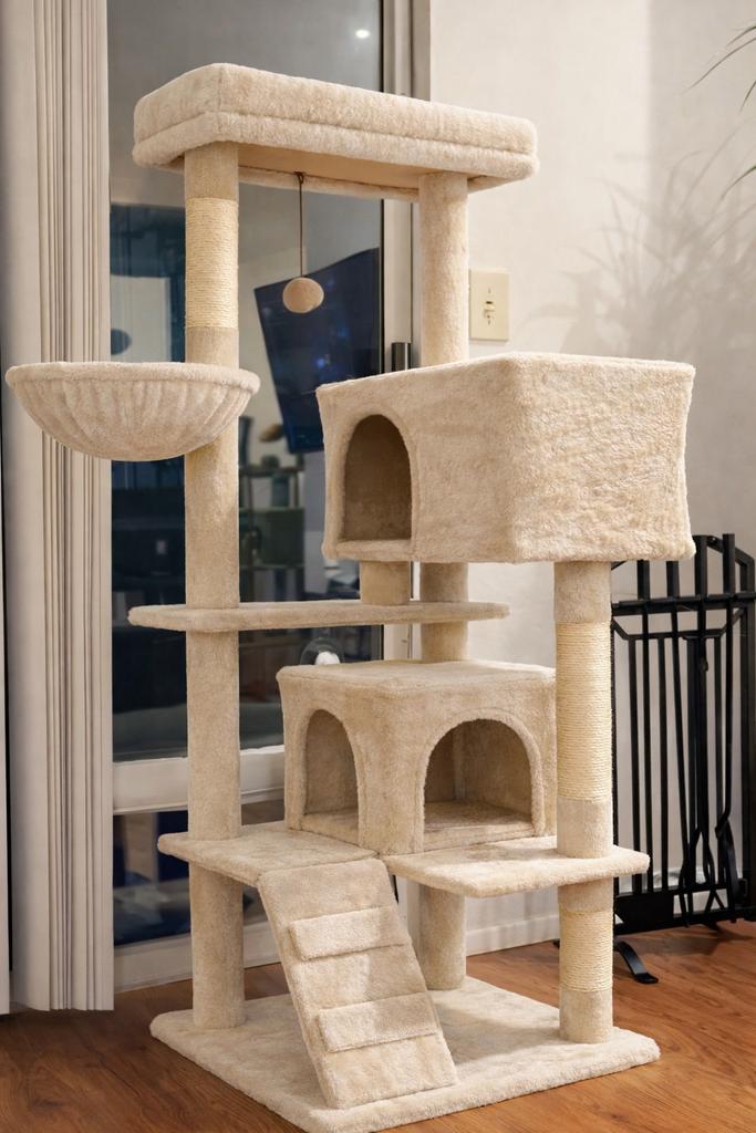 Beige krabpaal met huisjes en hangmand 143 cm, Ophalen of Verzenden, Zo goed als nieuw, Krabpaal