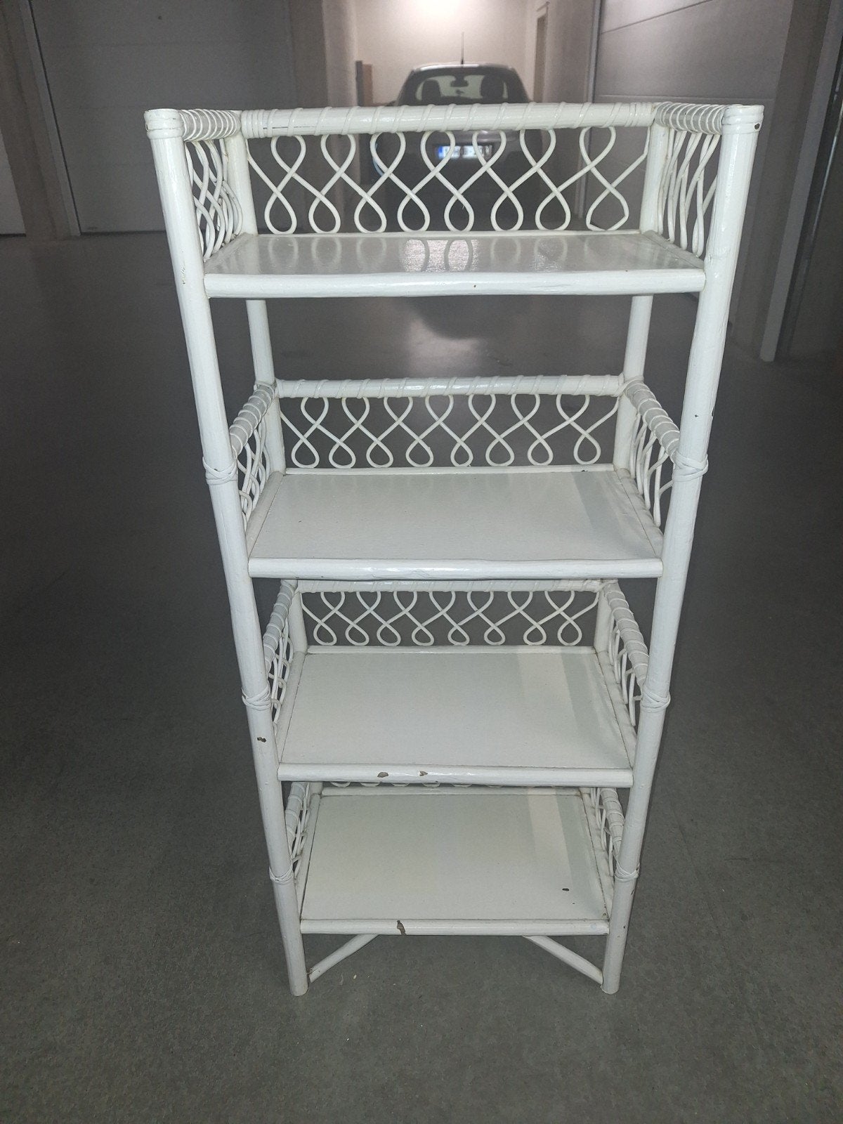 Étagère/étagère vintage en rotin blanc avec quatre étagères., Enlèvement, Utilisé