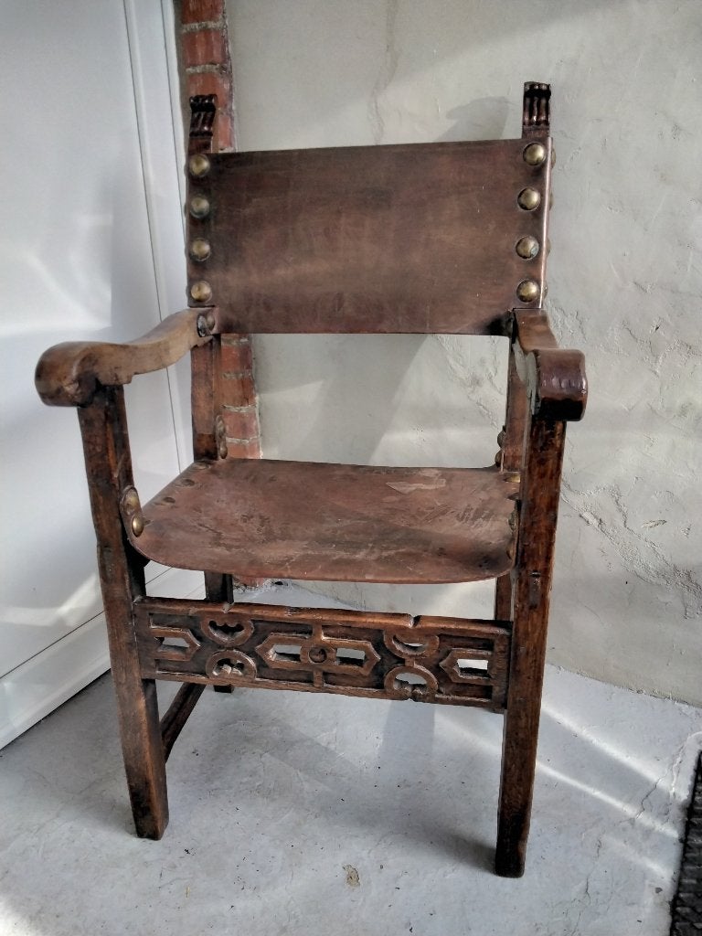 Fauteuil renaissance espagnole ”freilero”, Enlèvement