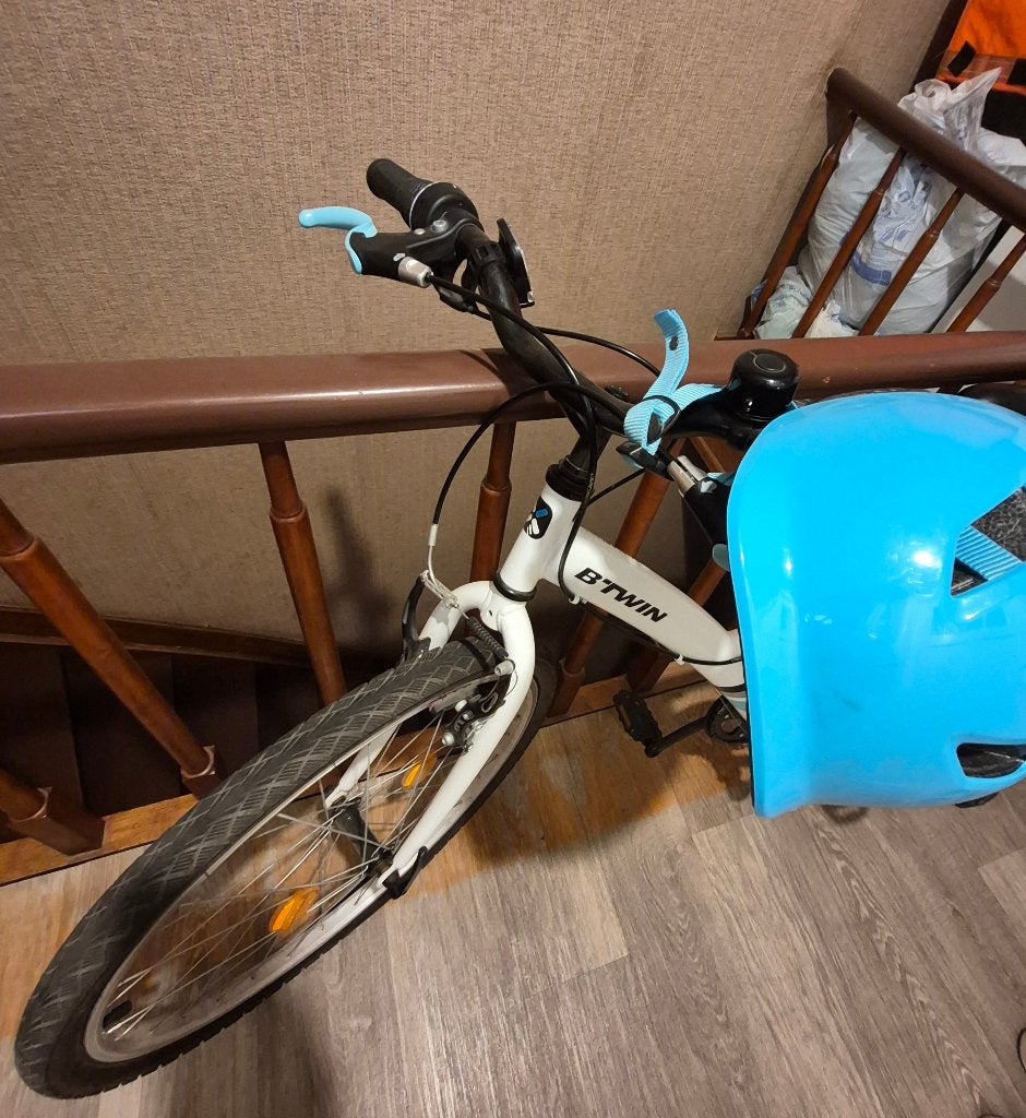 Vélo enfant B'Twin 24 pouces – 8 à 12 ans – Casque inclus, Vélos & Vélomoteurs, B’twin, Frein à main, Comme neuf, Enlèvement