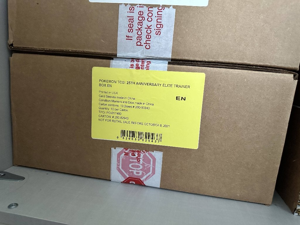 Celebrations etb case sealed, Hobby en Vrije tijd, Verzamelkaartspellen | Pokémon, Ophalen of Verzenden, Nieuw, Boosterbox