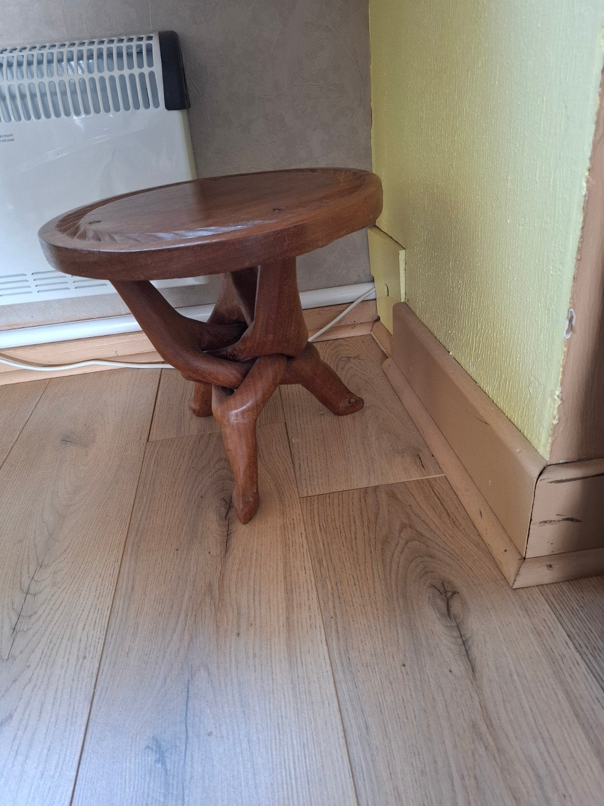 bijzet tafeltje, Ophalen, Rond, Hout, Minder dan 45 cm