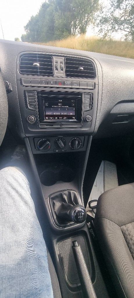 A vendre polo de 2014 avec 55000 milles km 1000cc essence, Voorwielaandrijving, Stof, Zwart, 4 cilinders