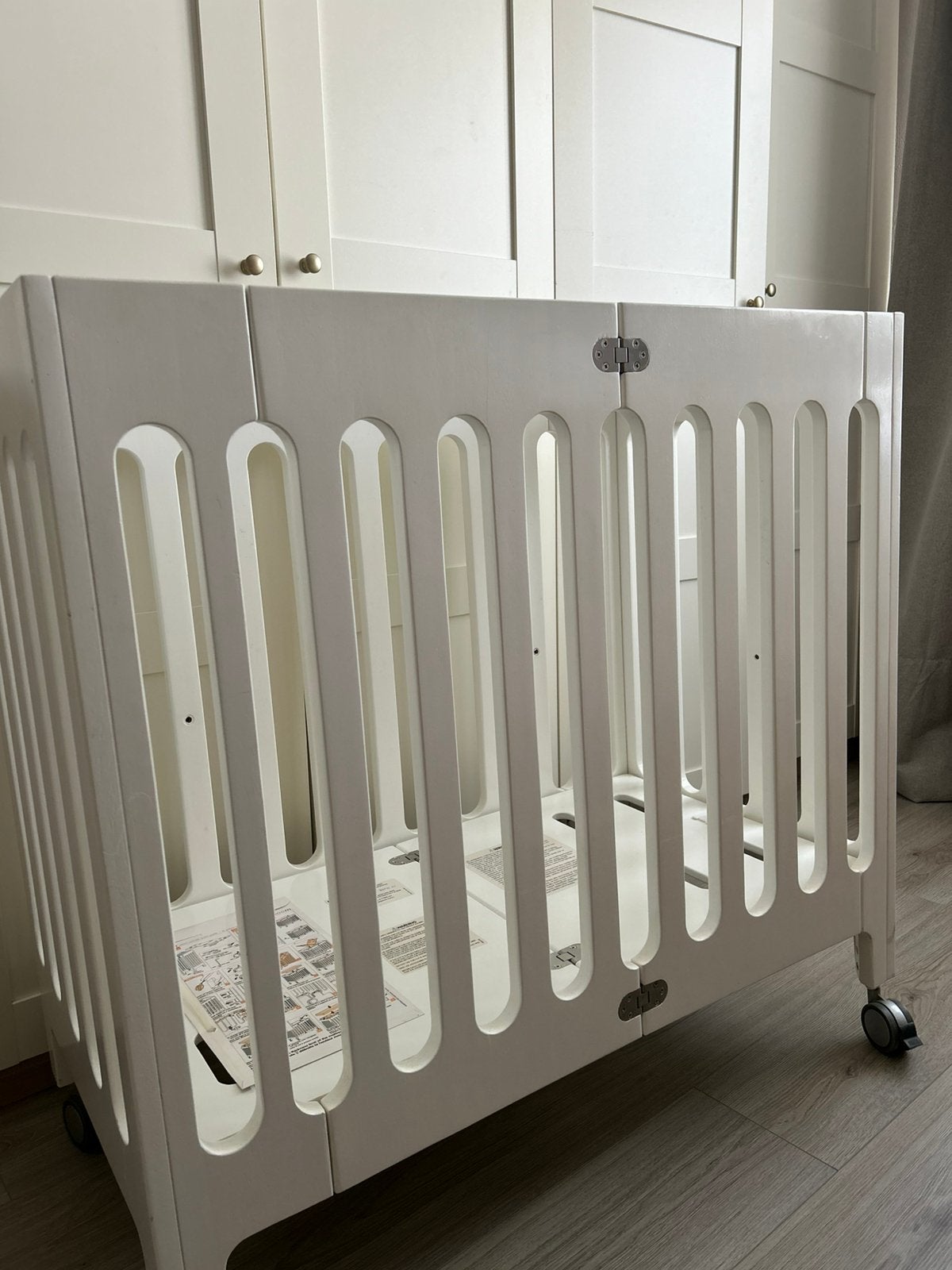 Berceau / lit bébé / parc Alma blanc + matelas + draps, Enlèvement, Utilisé, Lit