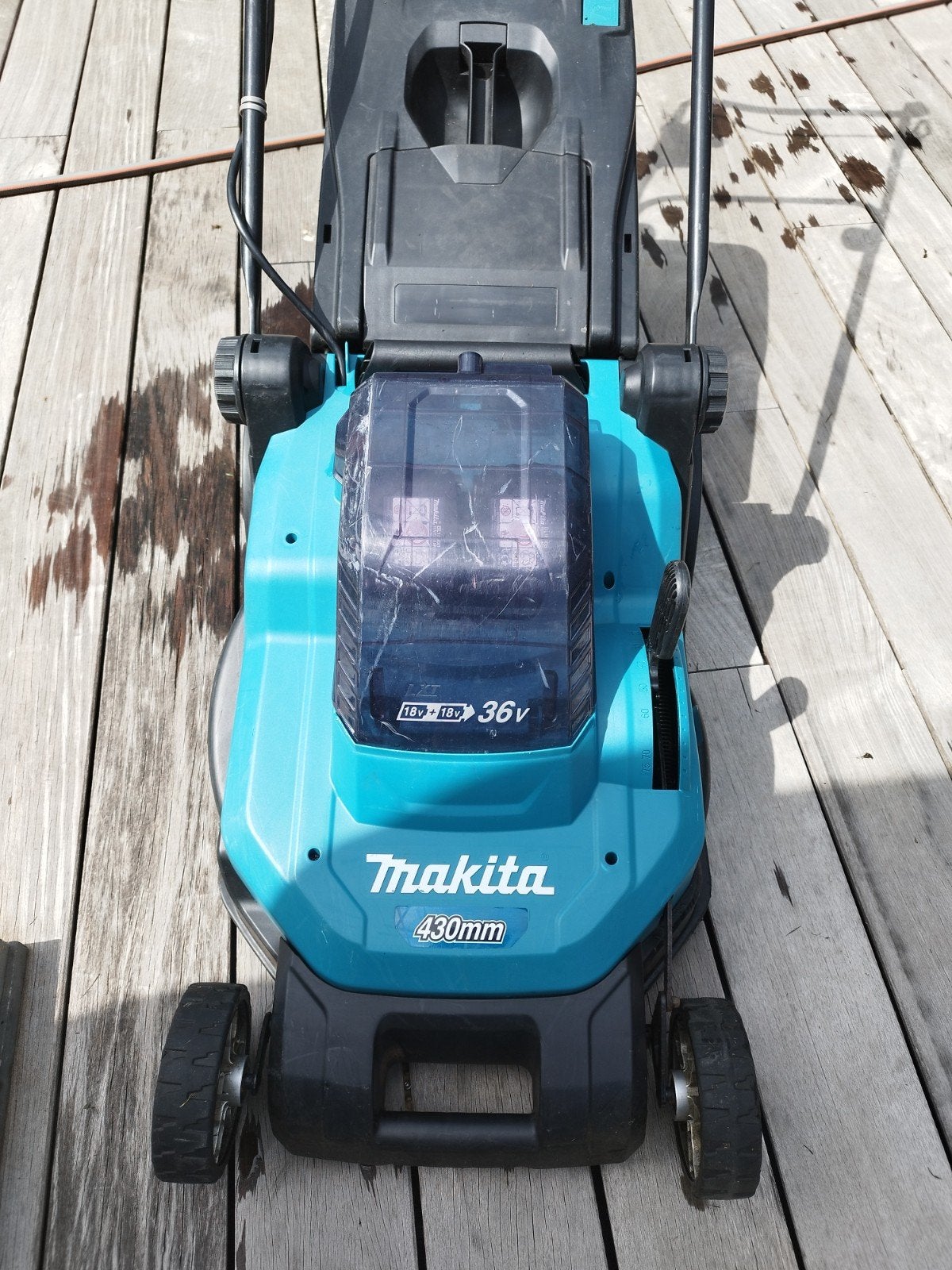 Tondeuse électrique Makita (sur batterie), Tondeuses à gazon sur batterie, Démarrage électrique, Tondeuse rotative, 40 à 49 cm
