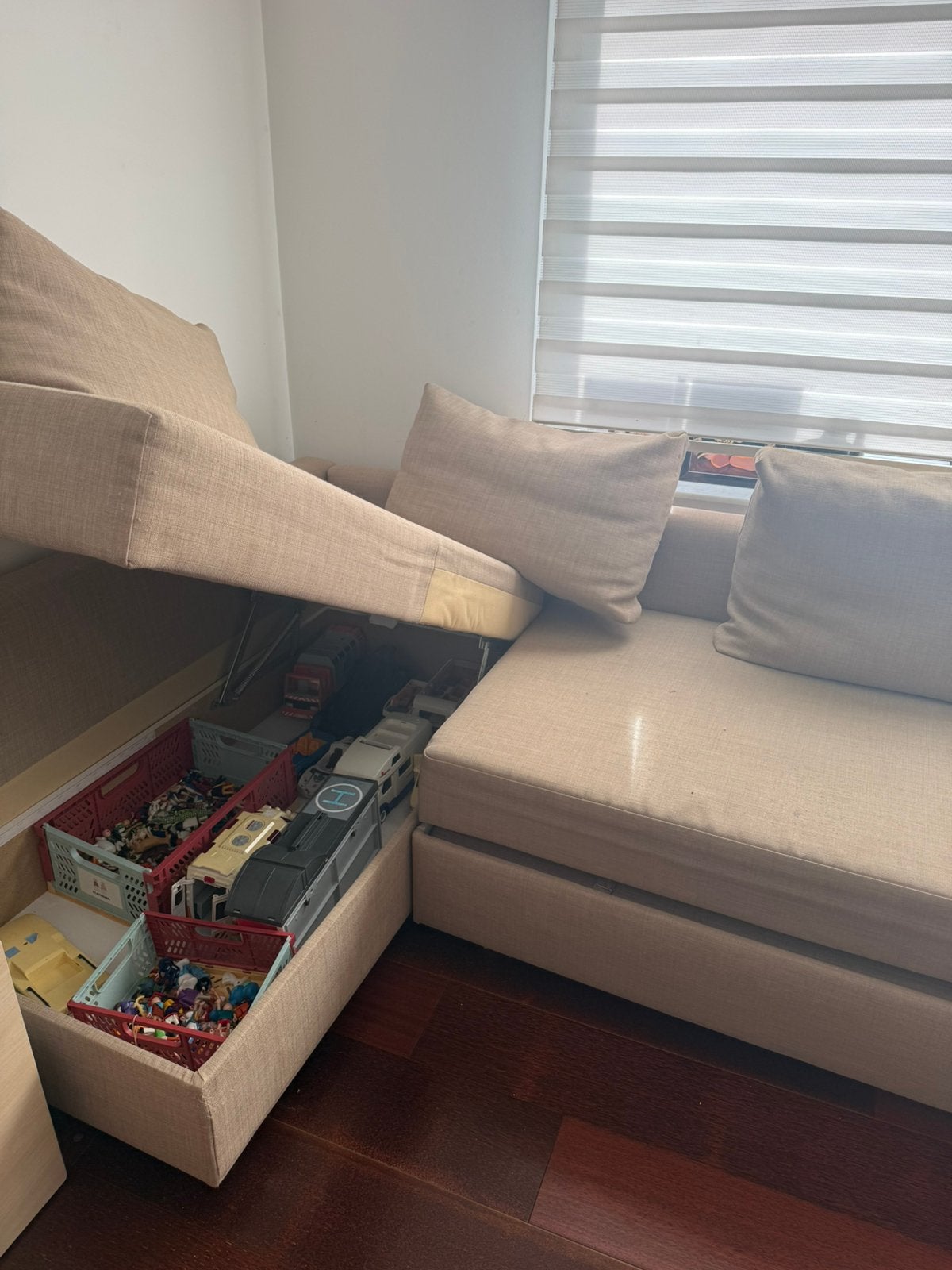 Canapé d’angle convertible IKEA FRIHETEN avec coffre, Huis en Inrichting, Zetels | Zetels en Chaises Longues, Zo goed als nieuw