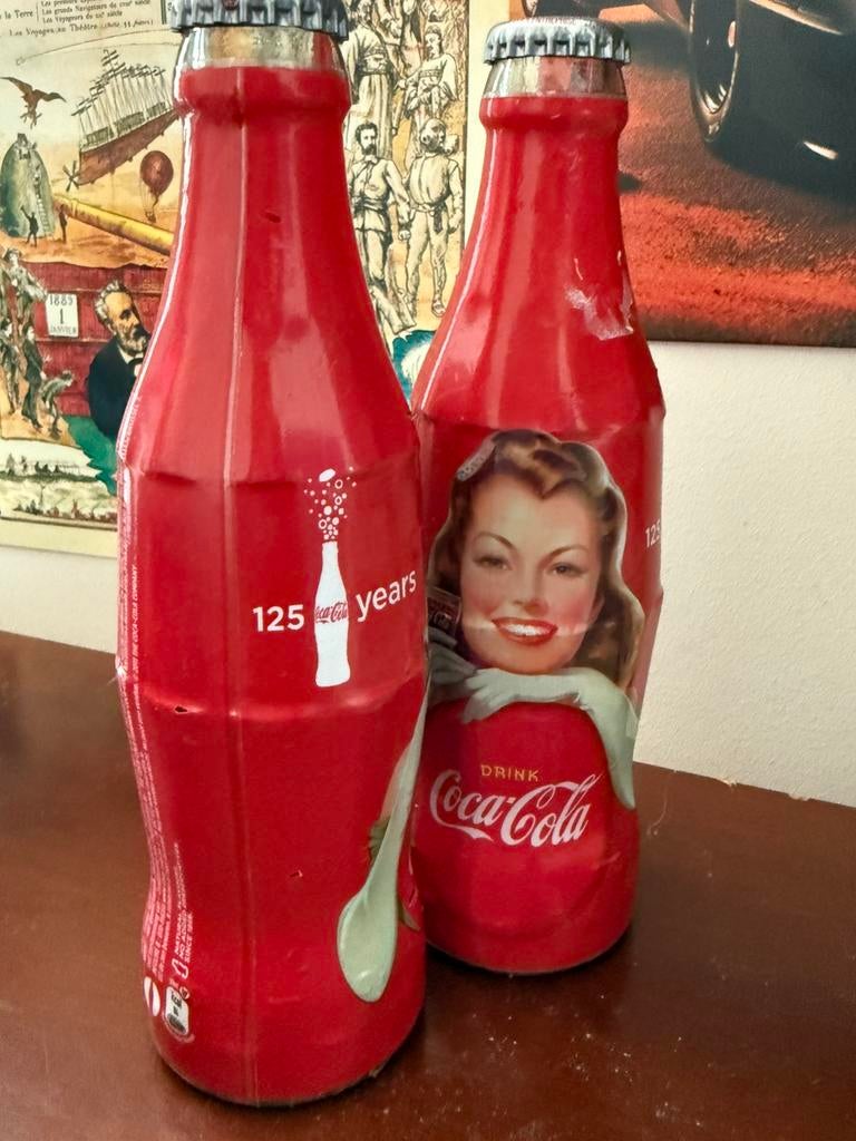 Coca-Cola 125 years vintage blikflessen - set van 2, Verzamelen, Ophalen of Verzenden, Zo goed als nieuw