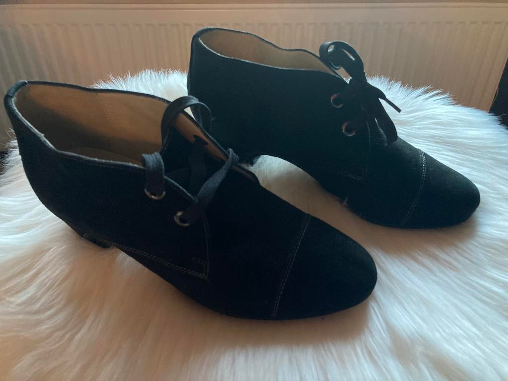 Zwarte daim enkellaarsjes Hassia M38 (5), Ophalen of Verzenden, Zo goed als nieuw