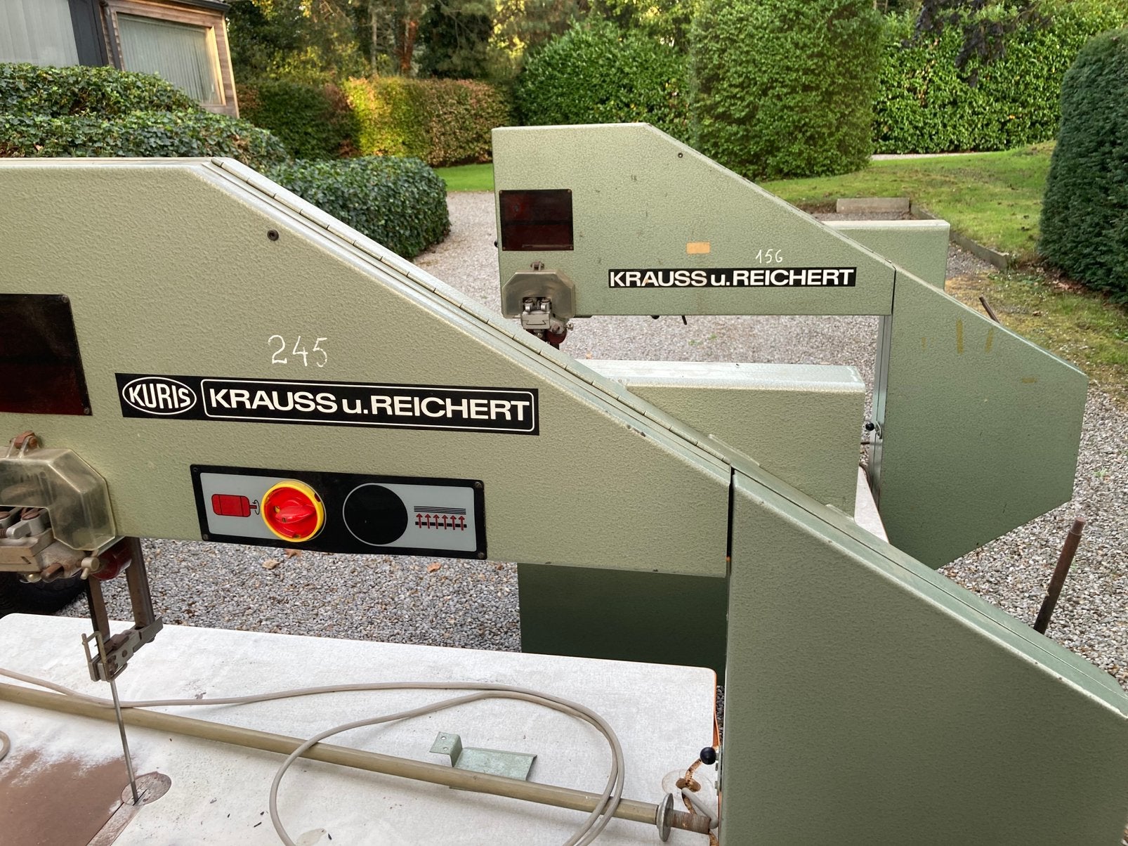 Industriële snijtafel Kuris voor stof, schuimrubber, leder,…, Zakelijke goederen, Ophalen