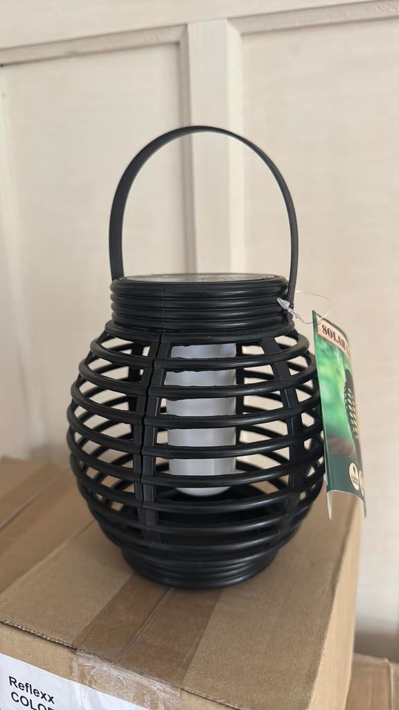 Nieuwe solar lantaarn met flame effect, Huis en Inrichting, Woonaccessoires | Kandelaars en Kaarsen, Zo goed als nieuw, Ophalen