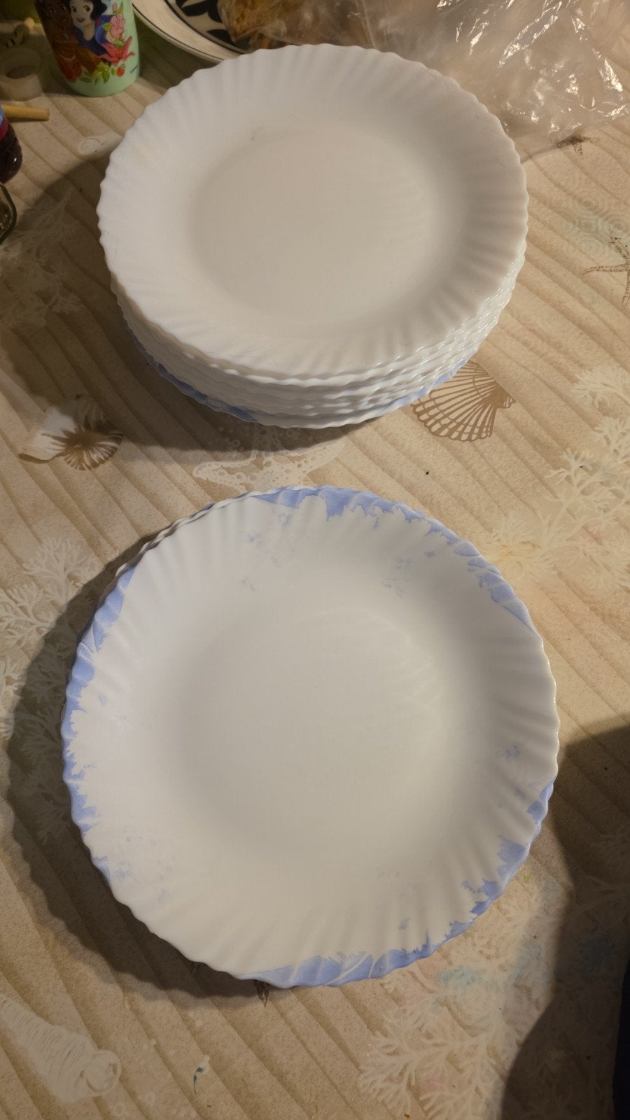 Lot 17 Assiettes Arcopal Feston, Maison & Meubles, Enlèvement ou Envoi