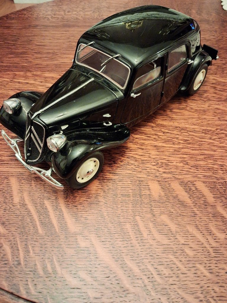 Modelauto citroen traction 11B  1/18, Enlèvement, Comme neuf