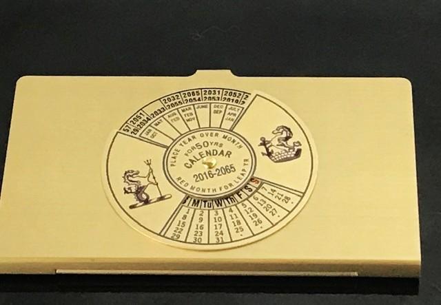 Luxe naam- visitekaarthouder beweegbare kalender Nieuw🎁😎👌, Antiek en Kunst, Ophalen of Verzenden