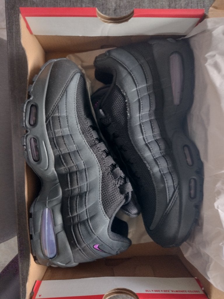 Nike Air Max 95 OG Black/Vivid Purple - Maat 40, Kleding | Heren, Zwart, Nike, Nieuw, Ophalen of Verzenden