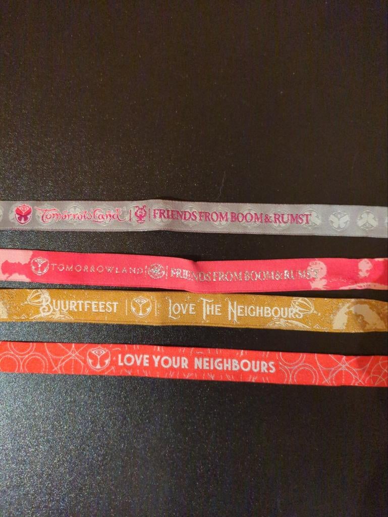 4 bracelets en tissu Tomorrowland (dont ceux de 2015, 2016,., Tickets & Billets