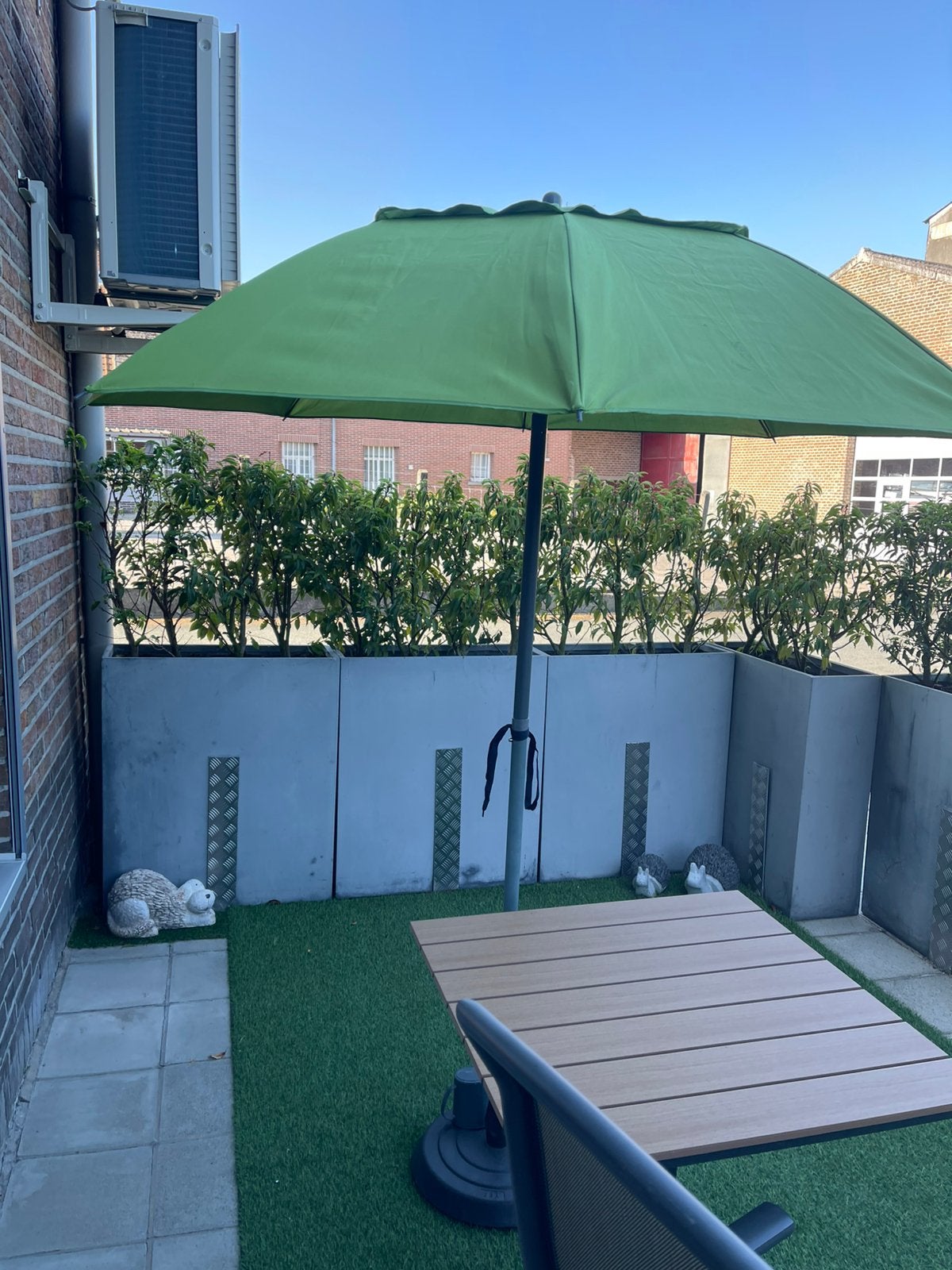 Petit parapluie vert avec pied, Jardin & Terrasse, 1 à 2 mètres, Enlèvement, Utilisé, Inclinable