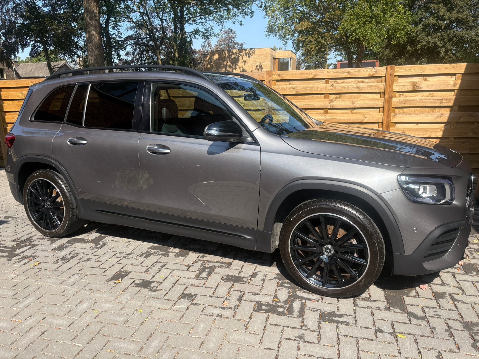 Mercedes GLB 200 benzine 2024 AMG line, Auto's, Trekhaak, GLB, Particulier, Te koop