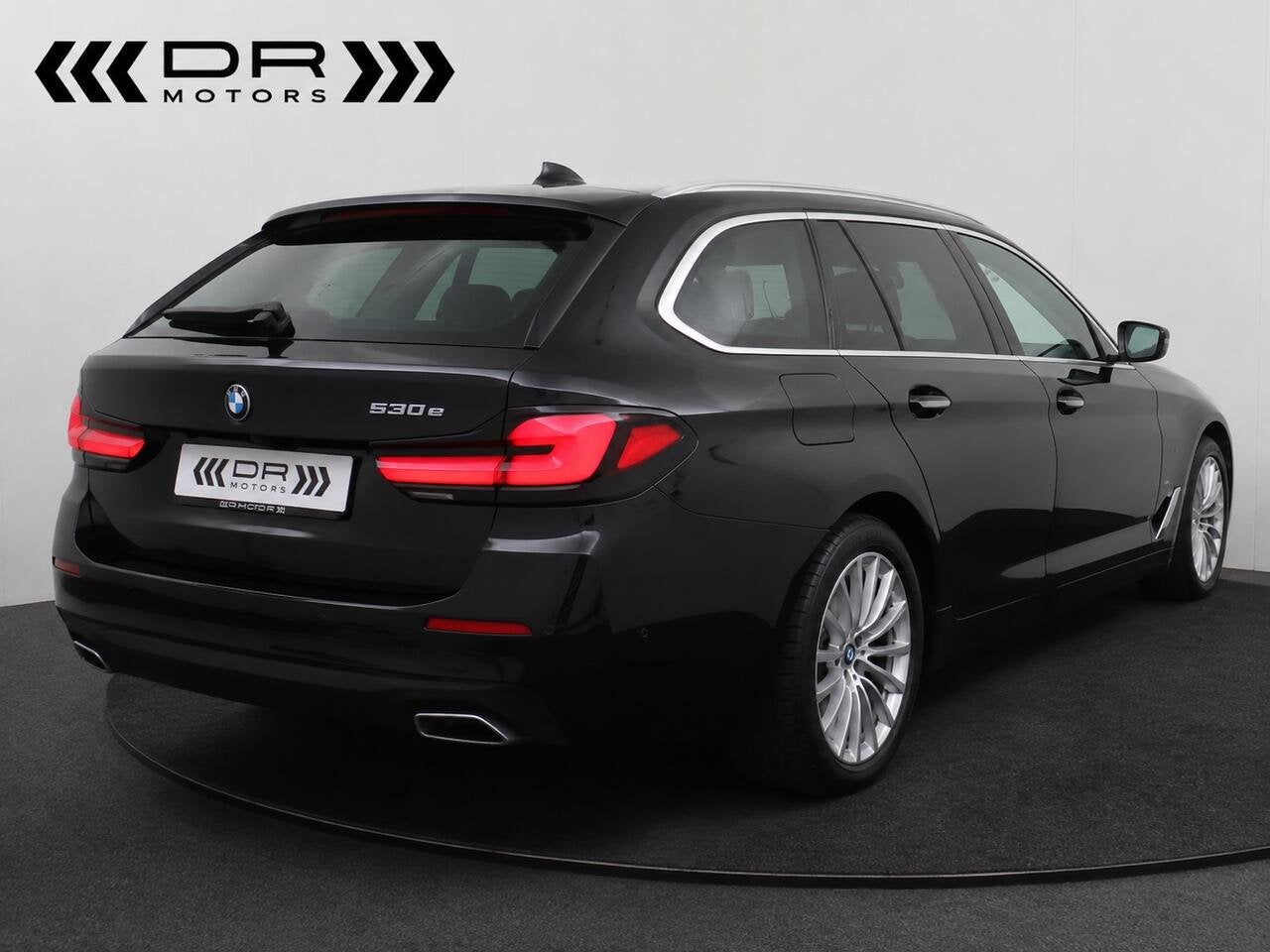 BMW 530 E - 292 PK - ADAPTIVE LED - DRIVE ASSIST PRO - TOPS, 0 kg, Euro 6, 216 kW, Noir