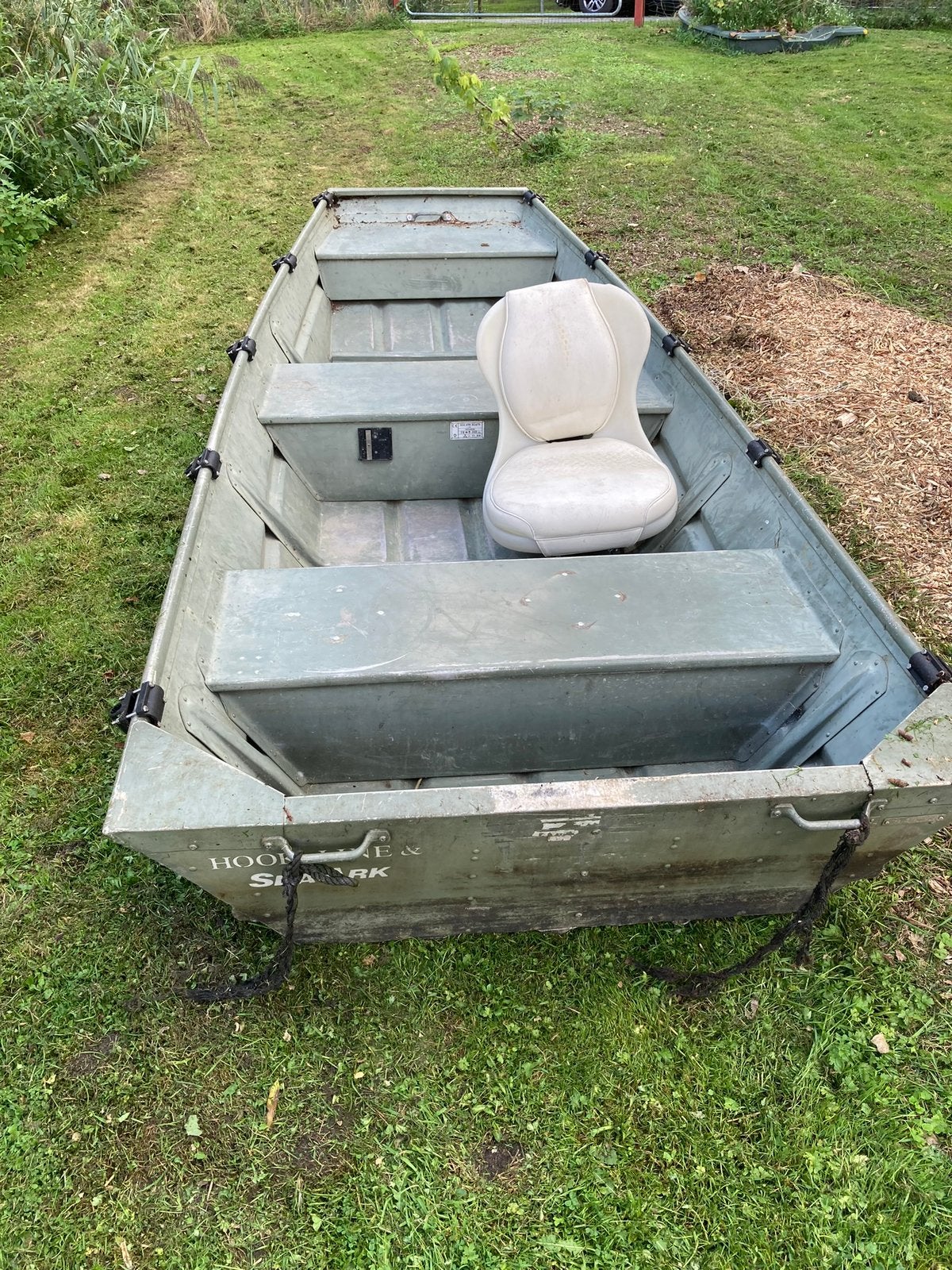 Mooi visbootje aluminium. Met 2 zitjes en vis stok houders, Ophalen of Verzenden, Zo goed als nieuw, Aluminium
