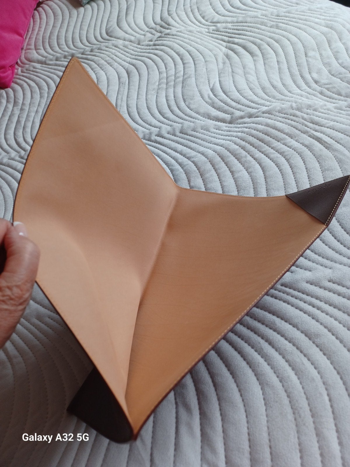 DELVAUX Porte document A4 marron siglé, Envoi