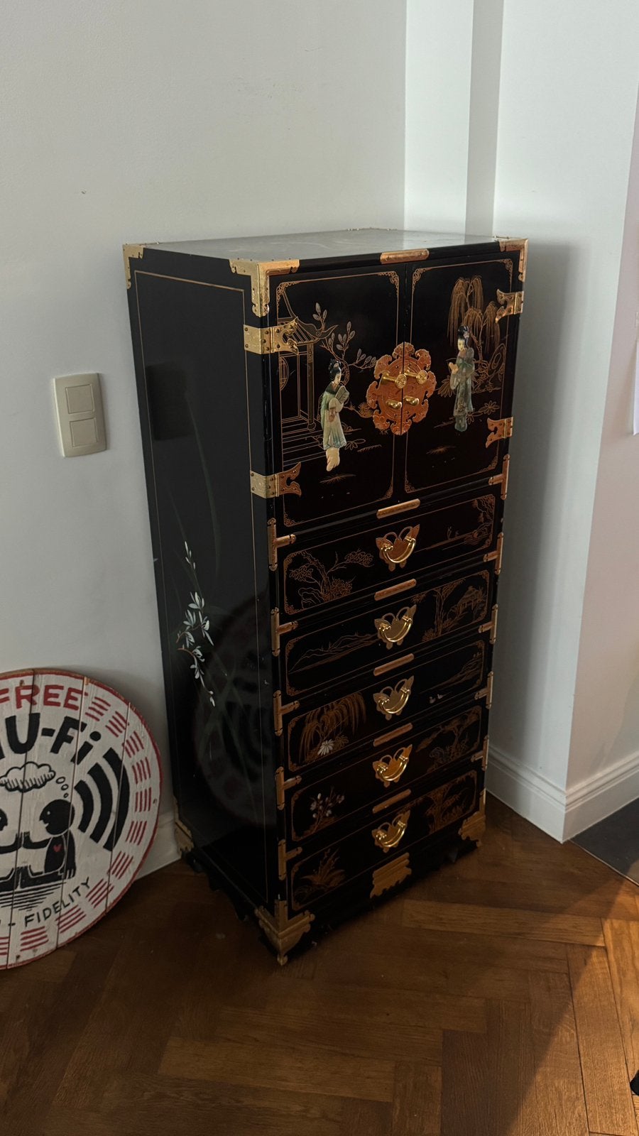 Chinese zwarte lak kast met gouden details, Antiek en Kunst, Antiek | Meubels | Kasten, Ophalen