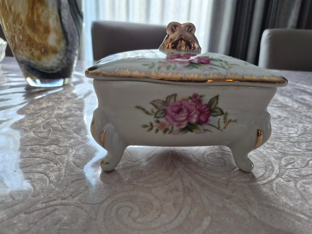 Vintage porseleinen doosje 'Versailles' met rozenprint, Ophalen of Verzenden