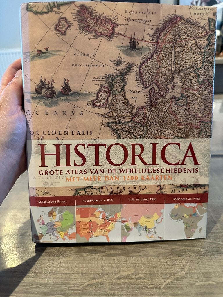 Historica - grote atlas van de wereldgeschiedenis, Boeken, Ophalen, Zo goed als nieuw