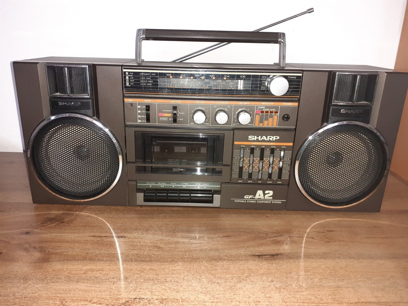 SHARP GF-A2 Stereoradio-cassettespeler Boombox, Audio, Tv en Foto, Radio's, Ophalen of Verzenden, Gebruikt, Radio