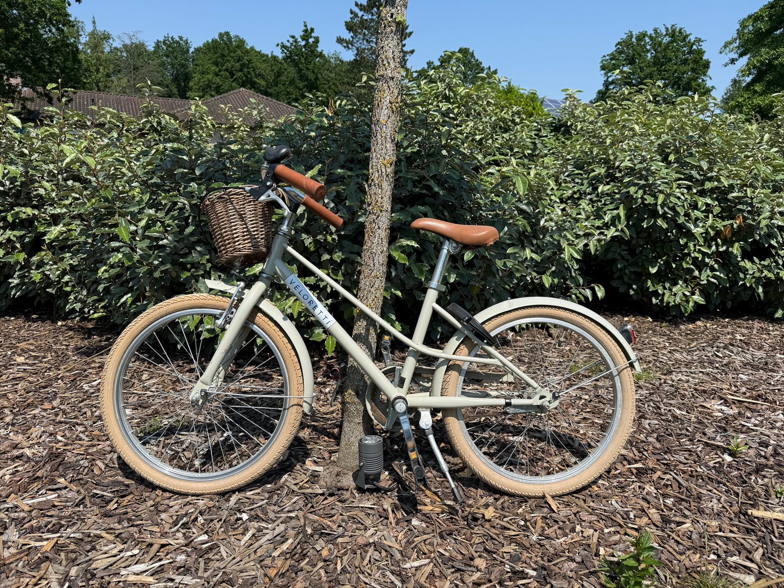 Veloretti Junior kinderfiets inclusief rieten mandje, Ophalen, Zo goed als nieuw, Terugtraprem, Handrem