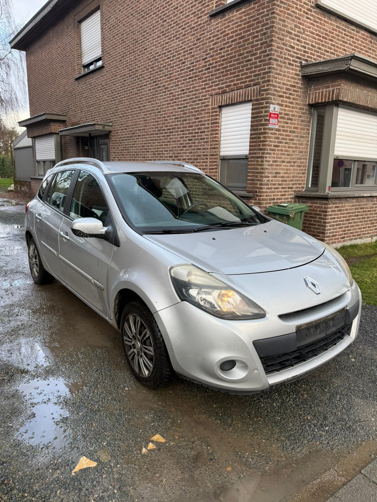 Renault clio / 1.5 DCI / Euro5 / Airco / export handelaar, Auto's, Renault, Euro 5, Stof, Zwart, 4 cilinders
