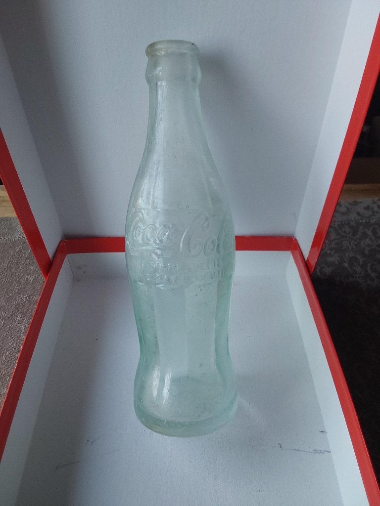 Coca Cola Fles embossed Memphis +-1945-1955, Verzamelen, Ophalen of Verzenden, Gebruikt, Gebruiksvoorwerp