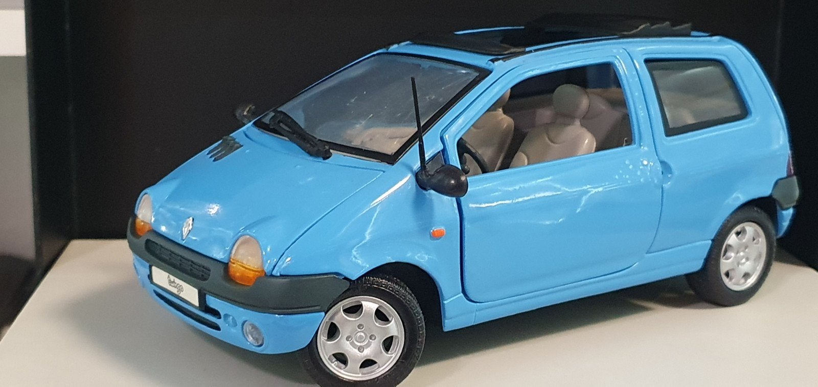 1/18 Renault Twingo open dak (nr. 1531), Hobby en Vrije tijd, Ophalen of Verzenden, Anson