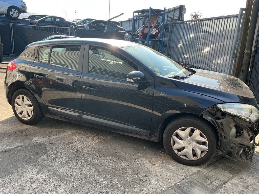 AANDRIJFAS RECHTS VOOR Renault Megane III Berline (BZ), Gebruikt, Renault, Peter-Huppertz-Straße 5
51063  Köln, DE, Dialog.deutschland@renault.de