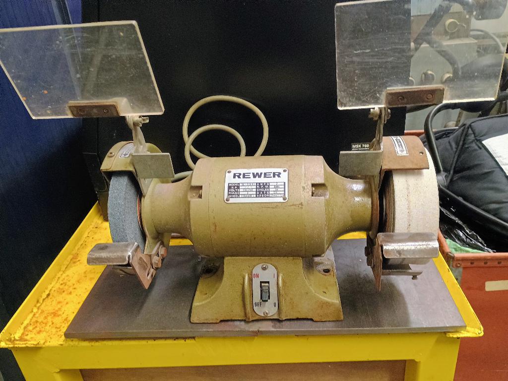 MEULE D AFFUTAGE PROFESSIONEL, Enlèvement, Utilisé, Banc de travail