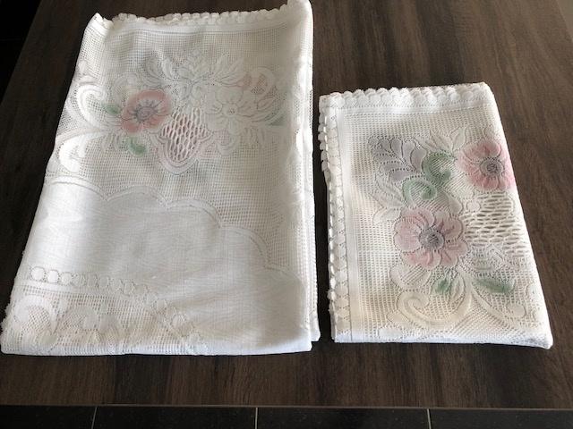 " Vintage " Tafelkleden / 2stuks, Huis en Inrichting, Tafelkleden, Zo goed als nieuw, Rechthoek, Binnen, Ophalen of Verzenden