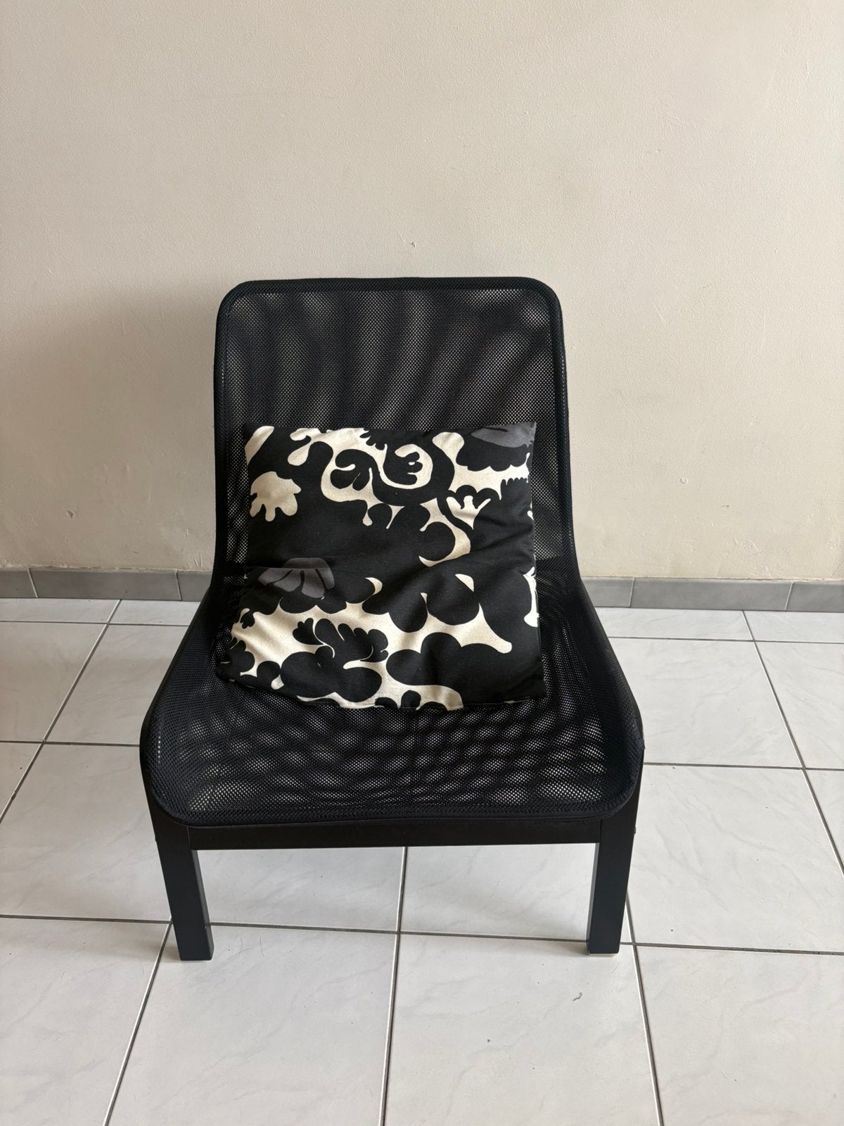 Ikea Nolmyra lounge chair, Huis en Inrichting, Stoelen, Ophalen, Overige materialen, Zwart, Zo goed als nieuw