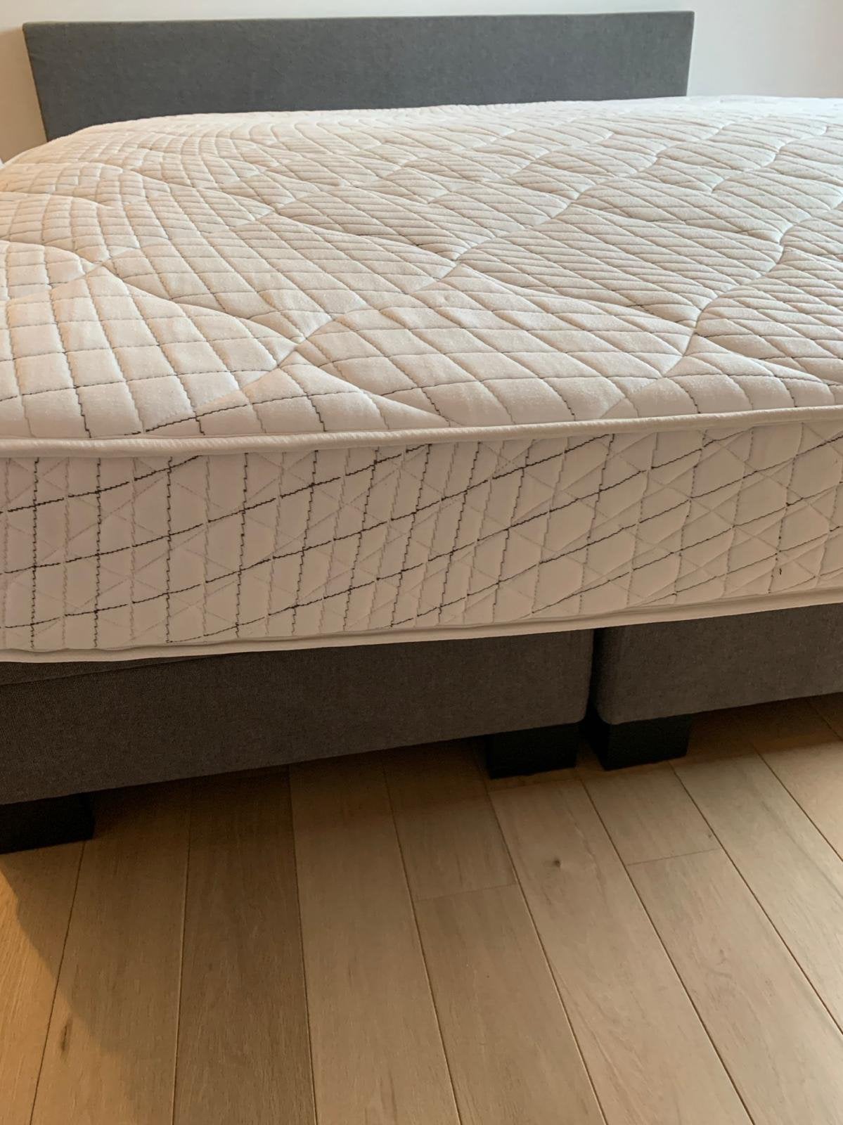 Matras Swissleep Massive, Huis en Inrichting, Ophalen, Gebruikt, Beige, Tweepersoons